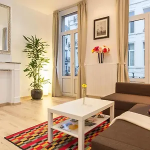 - Steps Grand Place - Local Vibrant Neighbourhood Brussels